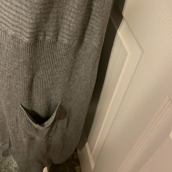 Pink Rose Cardigan Gray Size Medium EUC - Picture 9 of 10